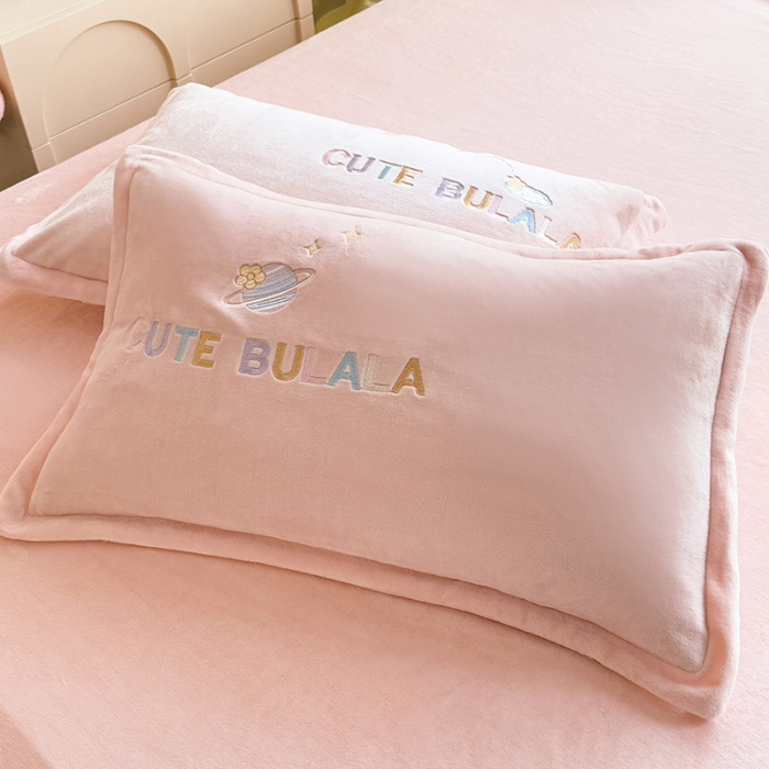 91家纺网 家纺一手货源 找家纺 （总）漫布云2025秋冬新品大版卡通230g牛奶绒兔毛贴布绣婴儿绒四件套--童梦园系列  