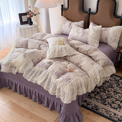 91家纺网 家纺一手货源 找家纺 苏米娜2025秋冬新款法式复古双层花边大蕾丝水洗棉亚麻床盖款四件套全棉纯棉印花小碎花四件套 普罗旺斯