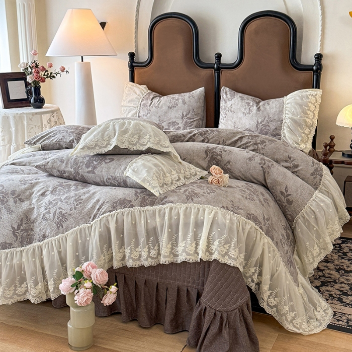 91家纺网 家纺一手货源 找家纺 （总）漫布云2025秋冬新款法式复古双层花边大蕾丝水洗棉亚麻床盖款四件套全棉纯棉印花小碎花四件套