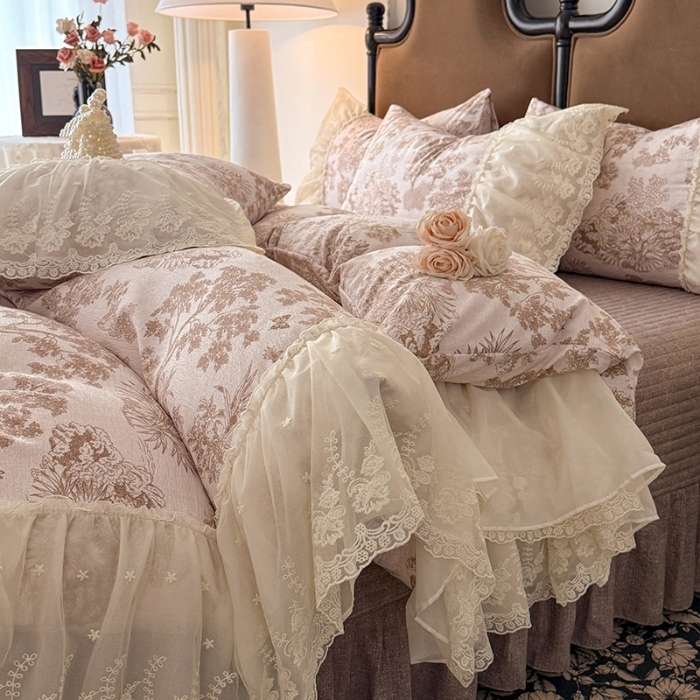 91家纺网 家纺一手货源 找家纺 漫布云2025秋冬新款法式复古双层花边大蕾丝水洗棉亚麻床盖款四件套全棉纯棉印花小碎花四件套 芙琳 