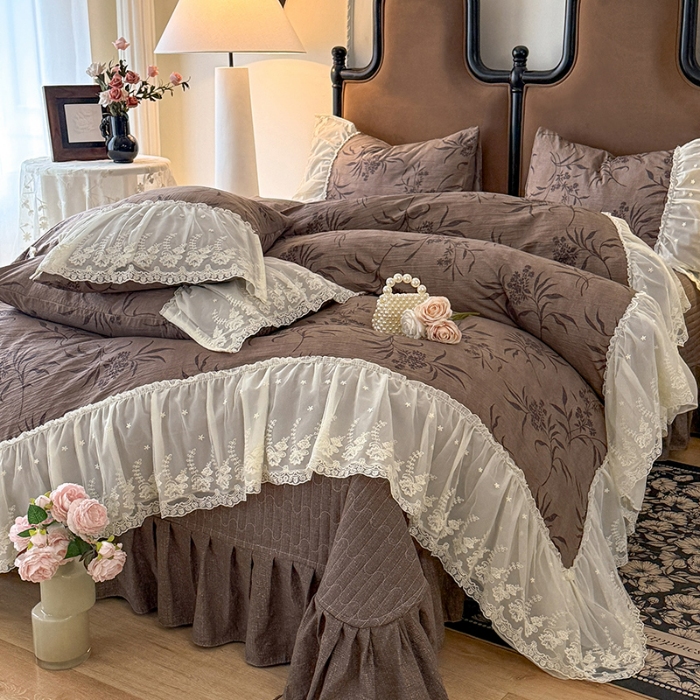 91家纺网 家纺一手货源 找家纺 漫布云2025秋冬新款法式复古双层花边大蕾丝水洗棉亚麻床盖款四件套全棉纯棉印花小碎花四件套 金枝玉叶 