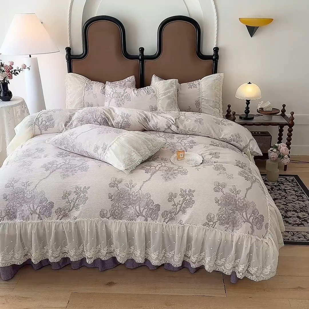 91家纺网 家纺一手货源 找家纺 漫布云2025秋冬新款法式复古双层花边大蕾丝水洗棉亚麻床盖款四件套全棉纯棉印花小碎花四件套 普罗旺斯