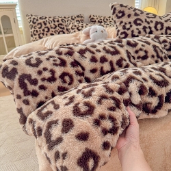 91家纺网 家纺一手货源 找家纺 （总）2025新款 印花美拉德兔毛印花单被套 ,米妮,大红蝴蝶结,花间粉,字母豹纹,红色爱心,暗夜玫瑰,繁花,莫奈花园,绽放