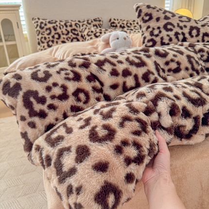 91家纺网 家纺一手货源 找家纺 （总）爱多多家居 2025新款兔兔泡泡牛奶绒床裙单品床裙床裙单件三件套