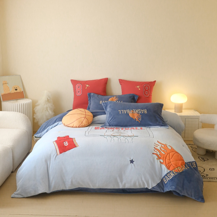 91家纺网 家纺一手货源 找家纺 （总）2025新款A类加厚足球篮球卡通贴布绣牛奶绒四件套冬季儿童三件套床单床笠保暖套件