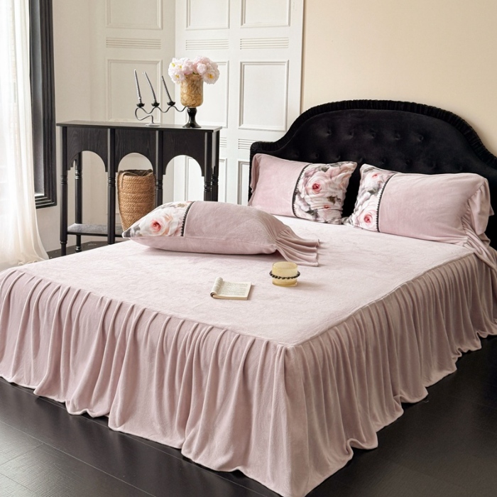 91家纺网 家纺一手货源 找家纺 惯盈家纺 2025新款A类牛奶绒数码印花蕾丝拼接床裙款四件套-烟岚抱梦(含买家秀） 烟岚抱梦-紫色