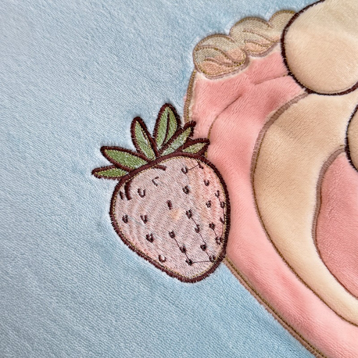 91家纺网 家纺一手货源 找家纺 漫布云2025秋冬新品大版卡通230g牛奶绒兔毛贴布绣婴儿绒四件套--可爱兔系列   可爱兔-婴儿蓝  