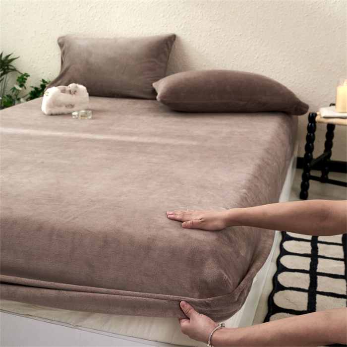91家纺网 家纺一手货源 找家纺 （总）兰紫橙家纺 2025新款简约纯色单面200克重牛奶绒床笠系列