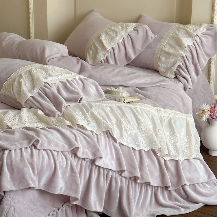 91家纺网 家纺一手货源 找家纺 惯盈家纺 2025新款秋冬A类牛奶绒浮雕刺绣花边法式公主裙床盖床裙四件套-里约油画(含买家秀） 砂紫