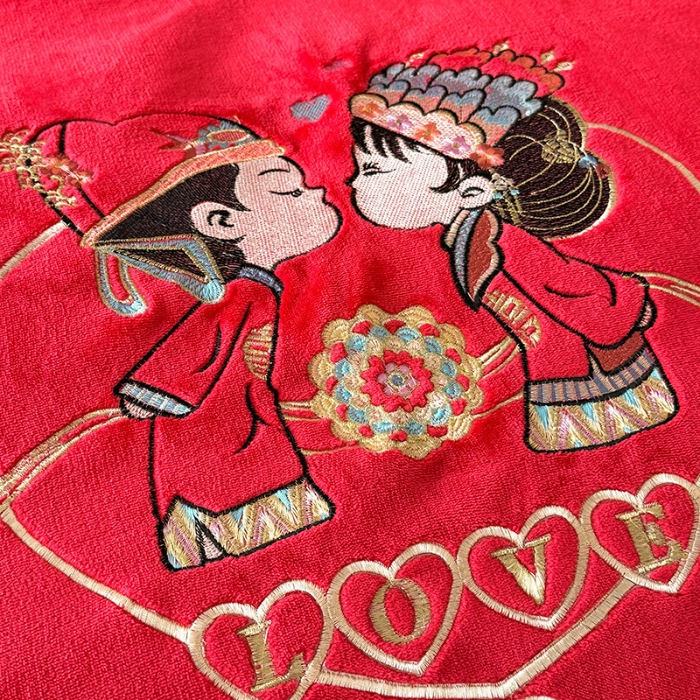 91家纺网 家纺一手货源 找家纺 苏米娜秋冬230g全消光牛奶绒四件套婚庆大红结婚牛奶绒床裙款四件套龙凤百子喜庆被套牛奶绒床盖款四件套 甜蜜蜜