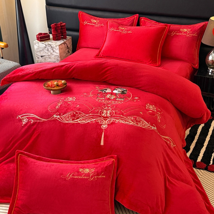 91家纺网 家纺一手货源 找家纺 苏米娜秋冬230g全消光牛奶绒四件套婚庆大红结婚牛奶绒床裙款四件套龙凤百子喜庆被套牛奶绒床盖款四件套 甜蜜蜜