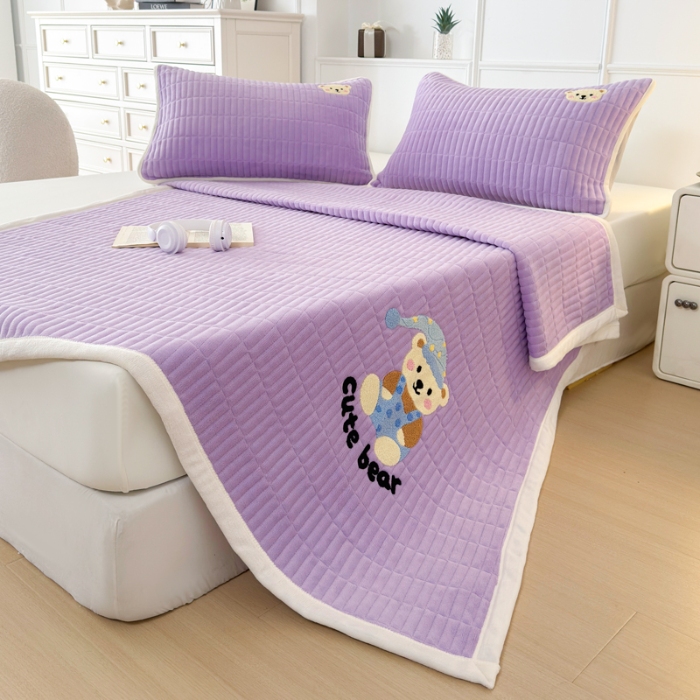 91家纺网 家纺一手货源 找家纺 2025A类牛奶绒绣花夹棉床盖 床垫床褥榻榻米薄垫子冬季加绒毛毯加绒法莱绒床单盖毯绣花枕套单品三件套