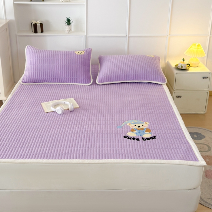 91家纺网 家纺一手货源 找家纺 2025A类牛奶绒绣花夹棉床盖 床垫床褥榻榻米薄垫子冬季加绒毛毯加绒法莱绒床单盖毯绣花枕套单品三件套