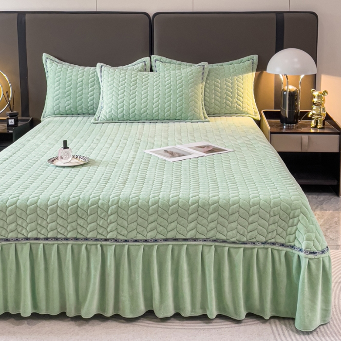 91家纺网 家纺一手货源 找家纺 （总）2025高克重简约压线织带款单床盖牛奶绒夹棉床盖三件套 立体雕花绒单被套加棉加厚纯色床盖四件套