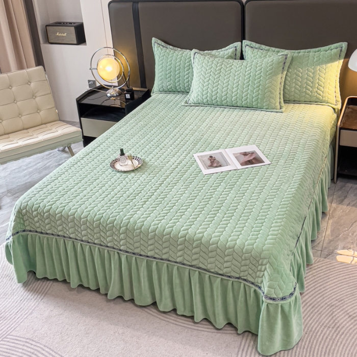 91家纺网 家纺一手货源 找家纺 （总）2025高克重简约压线织带款单床盖牛奶绒夹棉床盖三件套 立体雕花绒单被套加棉加厚纯色床盖四件套