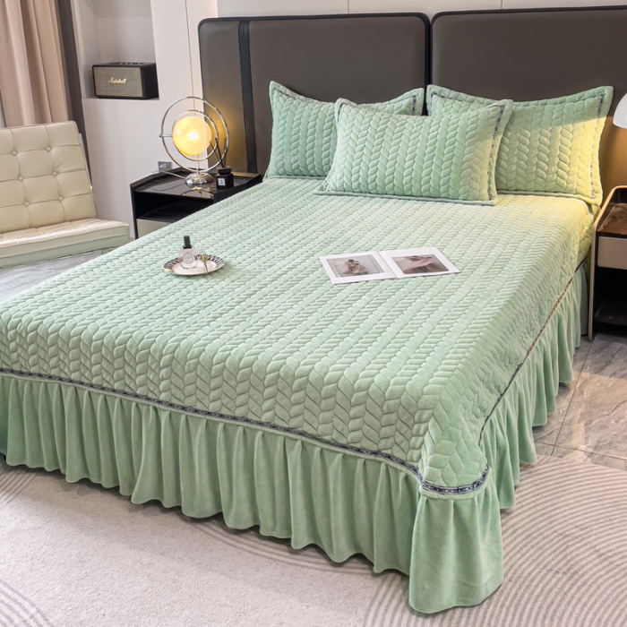 91家纺网 家纺一手货源 找家纺 （总）2025高克重简约压线织带款单床盖牛奶绒夹棉床盖三件套 立体雕花绒单被套加棉加厚纯色床盖四件套