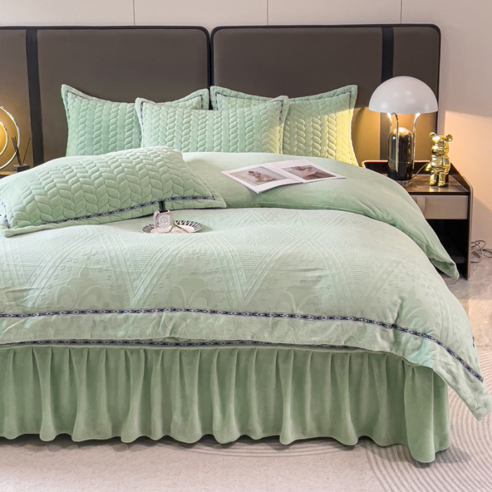 91家纺网 家纺一手货源 找家纺 （总）2025高克重简约压线织带款单床盖牛奶绒夹棉床盖三件套 立体雕花绒单被套加棉加厚纯色床盖四件套