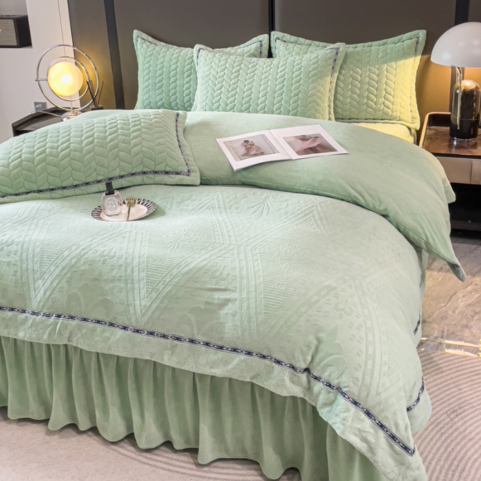 91家纺网 家纺一手货源 找家纺 （总）2025高克重简约压线织带款单床盖牛奶绒夹棉床盖三件套 立体雕花绒单被套加棉加厚纯色床盖四件套