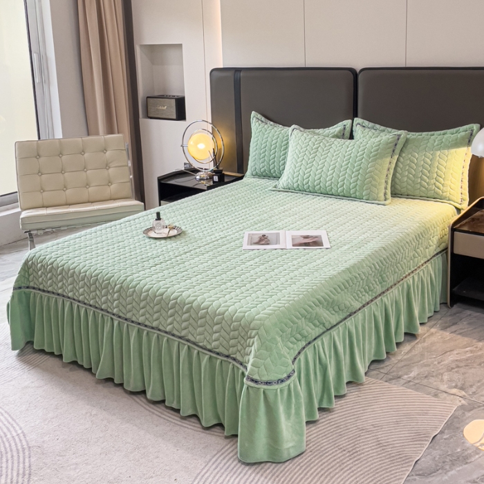 91家纺网 家纺一手货源 找家纺 （总）2025高克重简约压线织带款单床盖牛奶绒夹棉床盖三件套 立体雕花绒单被套加棉加厚纯色床盖四件套