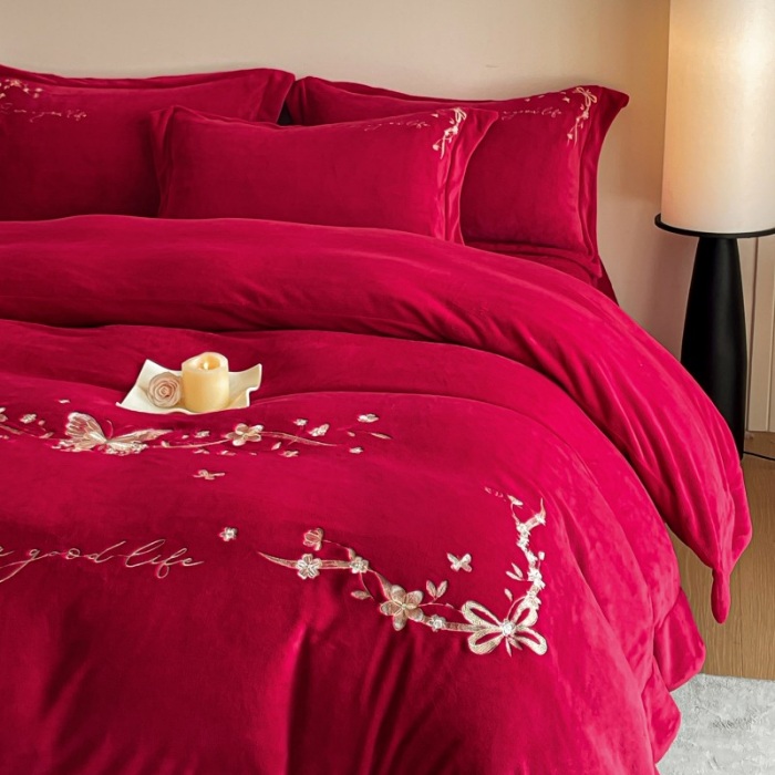 91家纺网 家纺一手货源 找家纺 （总）控价 2025新款 床盖款240克全消光A类刺绣牛奶绒四件套-蝶恋花