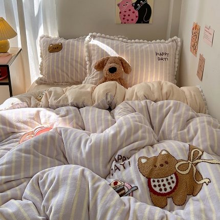 91家纺网 家纺一手货源 找家纺 （总）艾咪-Amy ntmy 2025新款可爱毛巾绣毛球款牛奶绒四件套-蛋糕猫咪