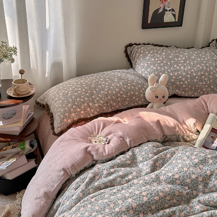 91家纺网 家纺一手货源 找家纺 （总）艾咪-Amy ntmy 2025新款毛球款法式少女风牛奶绒四件套