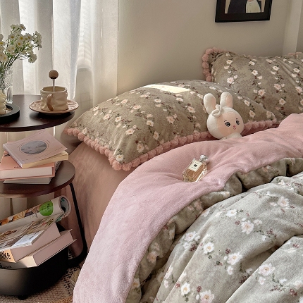 91家纺网 家纺一手货源 找家纺 （总）艾咪-Amy ntmy 2025新款毛球款法式少女风牛奶绒四件套