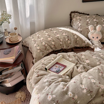 91家纺网 家纺一手货源 找家纺 （总）艾咪-Amy ntmy 2025新款毛球款法式少女风牛奶绒四件套