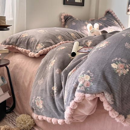 91家纺网 家纺一手货源 找家纺 （总）艾咪-Amy ntmy 2025新款毛球款法式少女风牛奶绒四件套