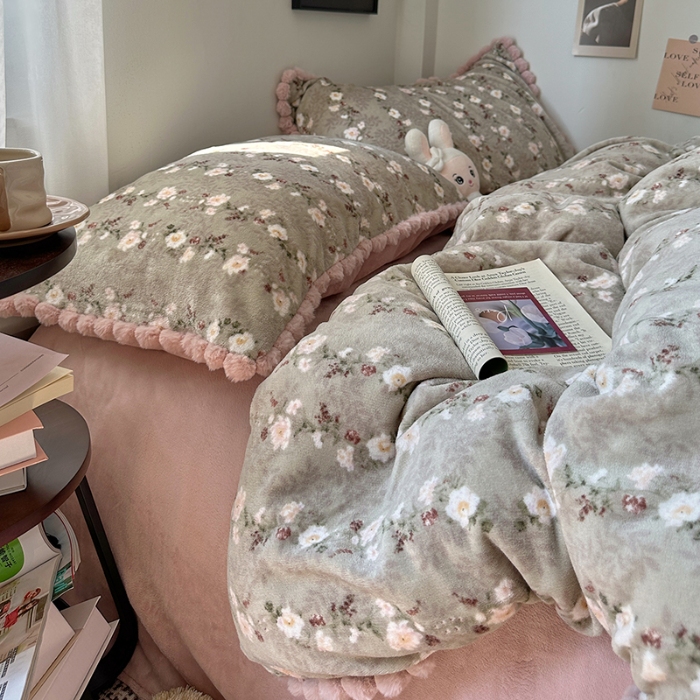 91家纺网 家纺一手货源 找家纺 （总）艾咪-Amy ntmy 2025新款毛球款法式少女风牛奶绒四件套