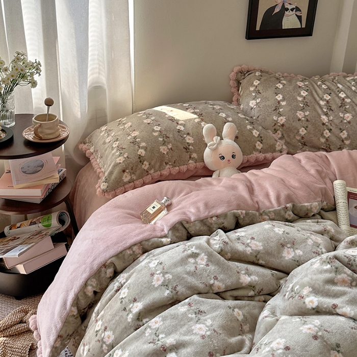 91家纺网 家纺一手货源 找家纺 （总）艾咪-Amy ntmy 2025新款毛球款法式少女风牛奶绒四件套