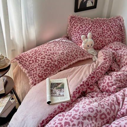 91家纺网 家纺一手货源 找家纺 （总）艾咪-Amy ntmy 2025新款毛球款法式少女风牛奶绒四件套