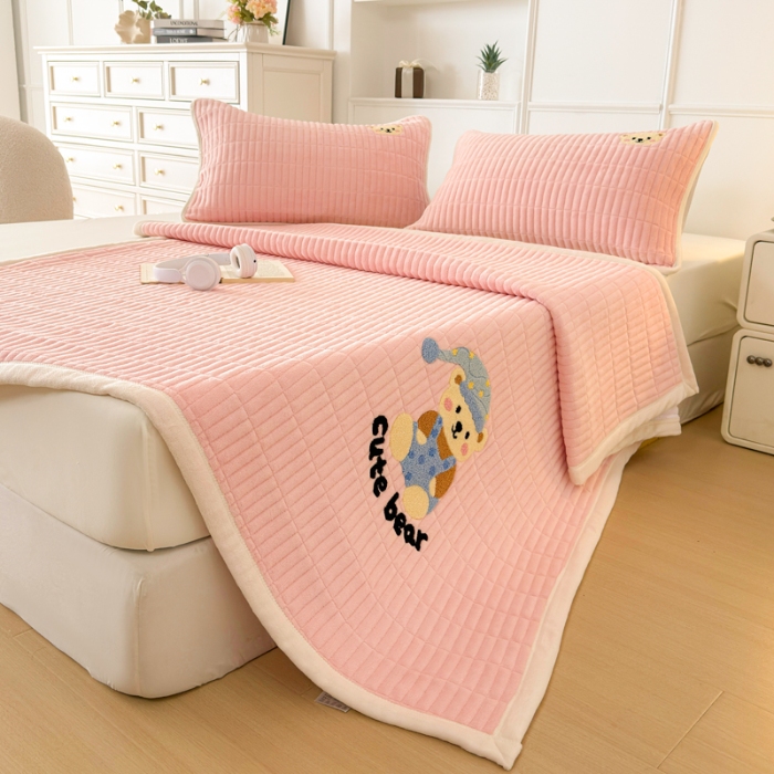 91家纺网 家纺一手货源 找家纺 （总）2025A类牛奶绒绣花夹棉床盖 床垫床褥榻榻米薄垫子冬季加绒毛毯加绒法莱绒床单盖毯绣花枕套单品三件套