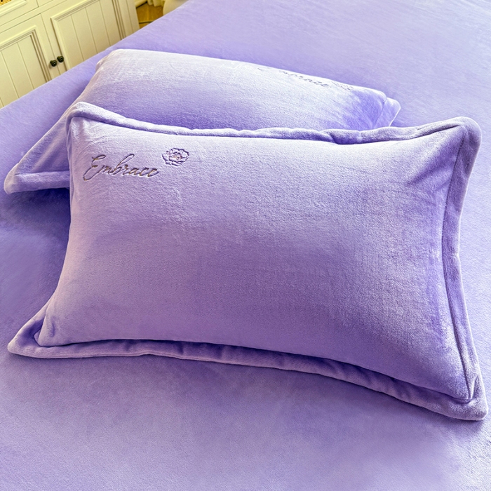 91家纺网 家纺一手货源 找家纺 苏米娜2025秋冬新款全消光大版花卉平绣牛奶绒刺绣款四件套--绽放系列 绽放-梦幻紫