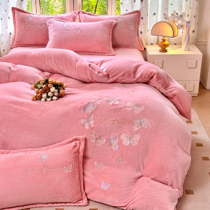 91家纺网 家纺一手货源 找家纺 新2025高克重清新公主风纯色花卉230g牛奶绒贴布绣花刺绣四件套床单被套单品加厚纯色花卉高克重牛奶绒贴布刺绣花四件套 高货米黄（富婆款）