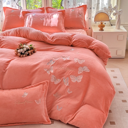 91家纺网 家纺一手货源 找家纺 新2025高克重清新公主风纯色花卉230g牛奶绒贴布绣花刺绣四件套床单被套单品加厚纯色花卉高克重牛奶绒贴布刺绣花四件套 高货米黄（富婆款）