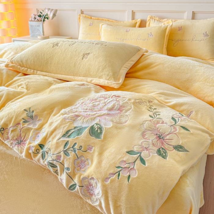 91家纺网 家纺一手货源 找家纺 （总）新2025高克重清新公主风纯色花卉230g牛奶绒贴布绣花刺绣四件套床单被套单品加厚纯色花卉高克重牛奶绒贴布刺绣花四件套