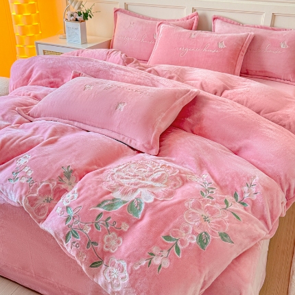 新2025高克重清新公主风纯色花卉230g牛奶绒贴布绣花刺绣四件套床单被套单品加厚纯色花卉高克重牛奶绒贴布刺绣花四件套 高货粉色（富婆款）