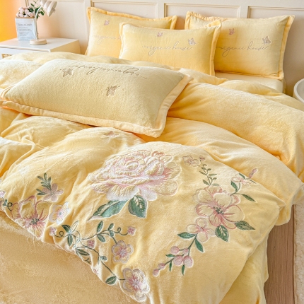 新2025高克重清新公主风纯色花卉230g牛奶绒贴布绣花刺绣四件套床单被套单品加厚纯色花卉高克重牛奶绒贴布刺绣花四件套 高货米黄（富婆款）
