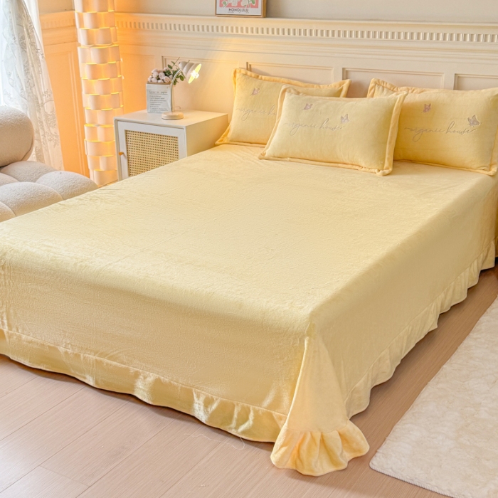 91家纺网 家纺一手货源 找家纺 新2025高克重清新公主风纯色花卉230g牛奶绒贴布绣花刺绣四件套床单被套单品加厚纯色花卉高克重牛奶绒贴布刺绣花四件套 高货米黄（富婆款）