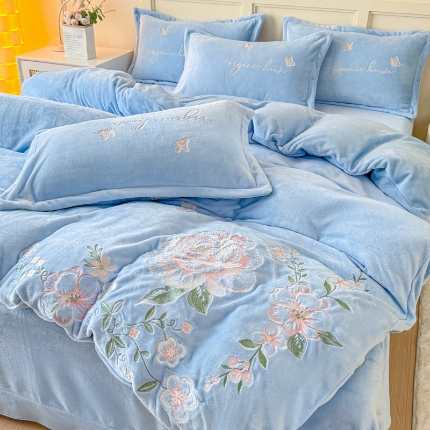 新2025高克重清新公主风纯色花卉230g牛奶绒贴布绣花刺绣四件套床单被套单品加厚纯色花卉高克重牛奶绒贴布刺绣花四件套 高货天蓝（富婆款）