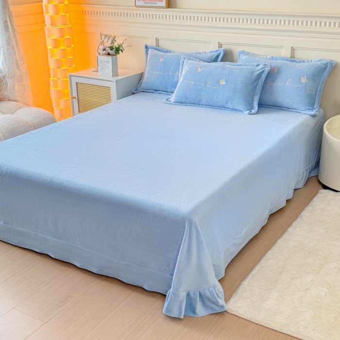 91家纺网 家纺一手货源 找家纺 新2025高克重清新公主风纯色花卉230g牛奶绒贴布绣花刺绣四件套床单被套单品加厚纯色花卉高克重牛奶绒贴布刺绣花四件套 高货天蓝（富婆款）