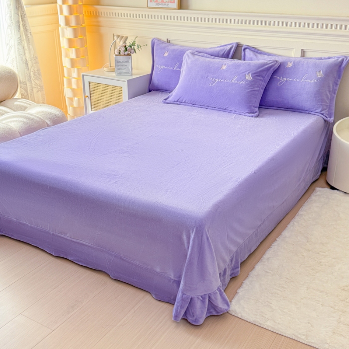 91家纺网 家纺一手货源 找家纺 新2025高克重清新公主风纯色花卉230g牛奶绒贴布绣花刺绣四件套床单被套单品加厚纯色花卉高克重牛奶绒贴布刺绣花四件套 高货紫色（富婆款）