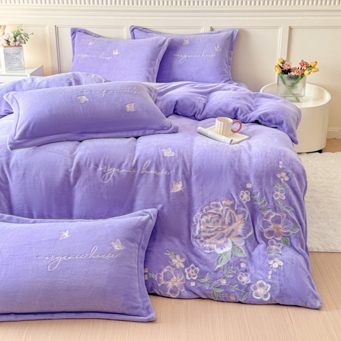 91家纺网 家纺一手货源 找家纺 新2025高克重清新公主风纯色花卉230g牛奶绒贴布绣花刺绣四件套床单被套单品加厚纯色花卉高克重牛奶绒贴布刺绣花四件套 高货紫色（富婆款）