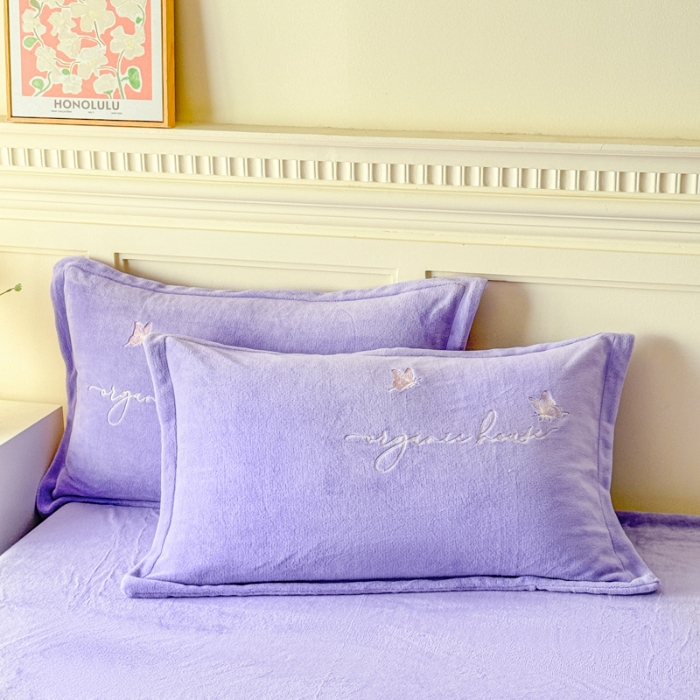 91家纺网 家纺一手货源 找家纺 新2025高克重清新公主风纯色花卉230g牛奶绒贴布绣花刺绣四件套床单被套单品加厚纯色花卉高克重牛奶绒贴布刺绣花四件套 高货紫色（富婆款）