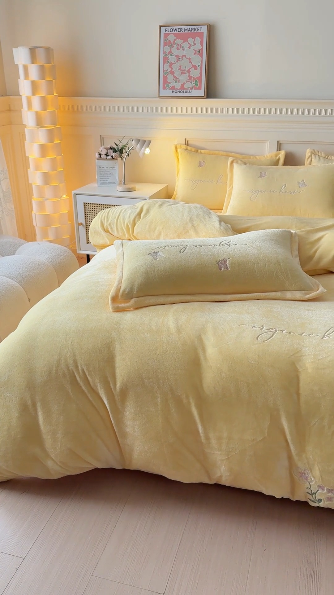 91家纺网 家纺一手货源 找家纺 新2025高克重清新公主风纯色花卉230g牛奶绒贴布绣花刺绣四件套床单被套单品加厚纯色花卉高克重牛奶绒贴布刺绣花四件套 高货米黄（富婆款）