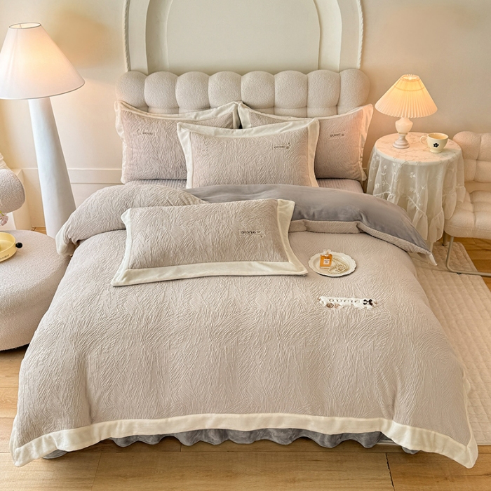 91家纺网 家纺一手货源 找家纺 苏米娜2025年新款全消光加厚牛奶绒轻奢简约床盖款四件套-雅致系列