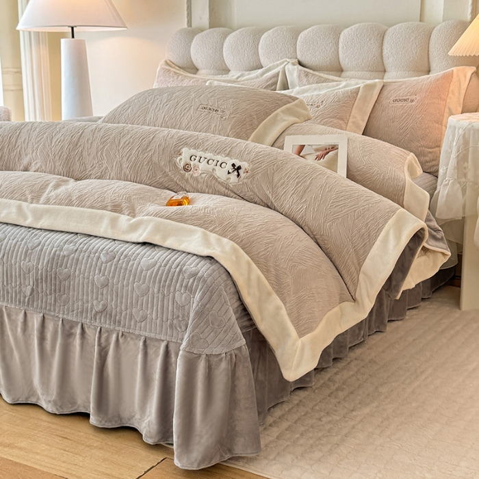 91家纺网 家纺一手货源 找家纺 （总）漫布云2025年新款全消光加厚牛奶绒轻奢简约床盖款四件套-雅致系列