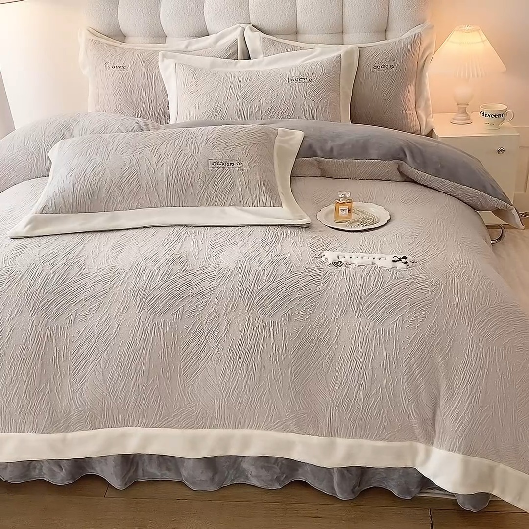 91家纺网 家纺一手货源 找家纺 （总）漫布云2025年新款全消光加厚牛奶绒轻奢简约床盖款四件套-雅致系列
