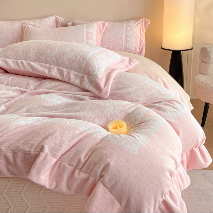 91家纺网 家纺一手货源 找家纺 （总）控价 2025新款 床盖款240克A类全消光数码印花牛奶绒四件套-恋语